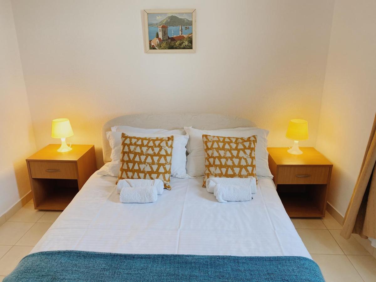 Apartments Sneki Baošići Eksteriør billede