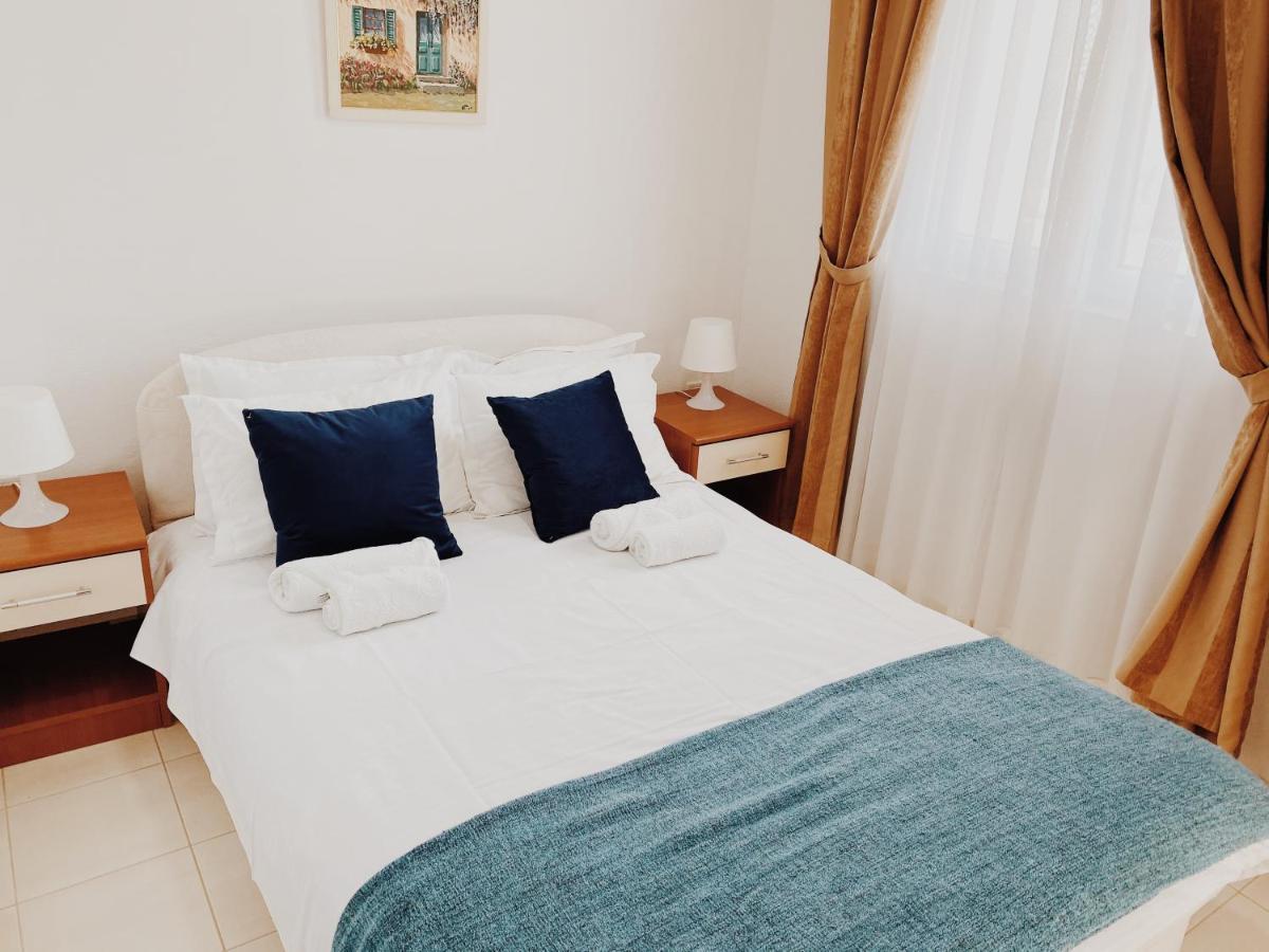 Apartments Sneki Baošići Eksteriør billede