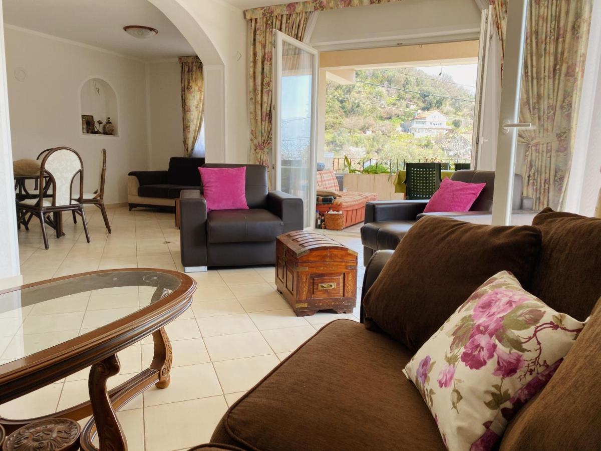 Apartments Sneki Baošići Eksteriør billede