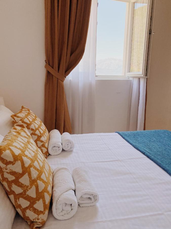 Apartments Sneki Baošići Eksteriør billede